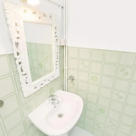 אכסניה Dbv לאגוּ‏ש