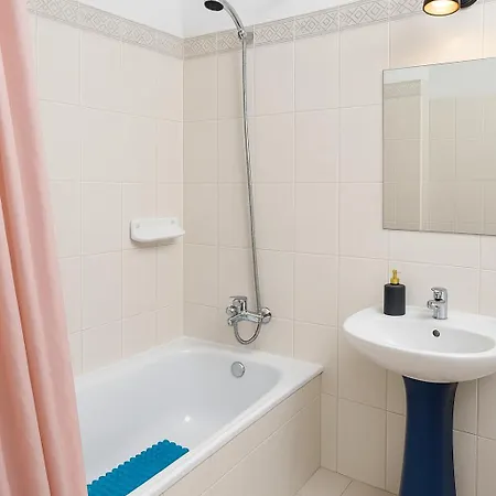 Lagos Central Suite Dbv Guesthouse