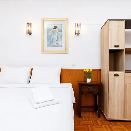 Vandrarhem Lagos Central Suite Dbv Guesthouse *