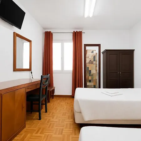 Vandrarhem Lagos Central Suite Dbv Guesthouse *